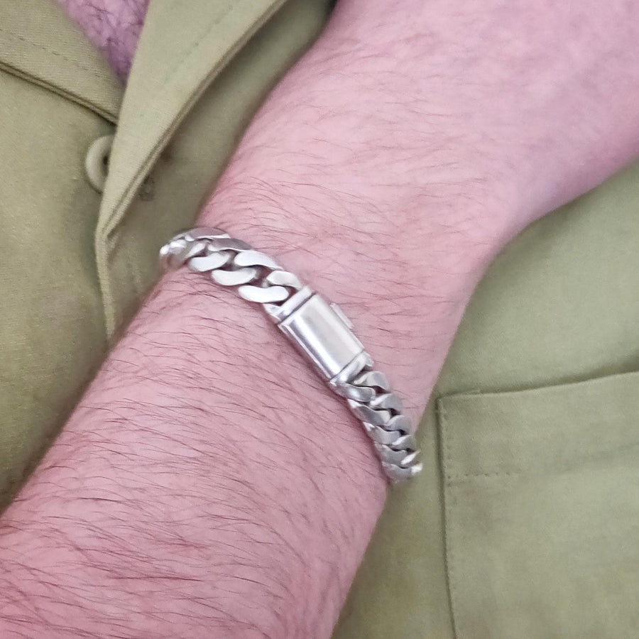 Man wearing a chunky wide cuban bracelet.